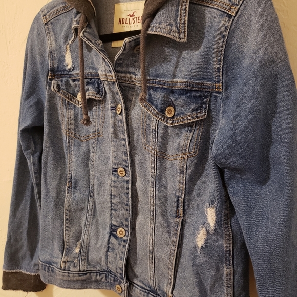 Hollister women's hooded distressed jean jacket. Size L. - Picture 4 of 8